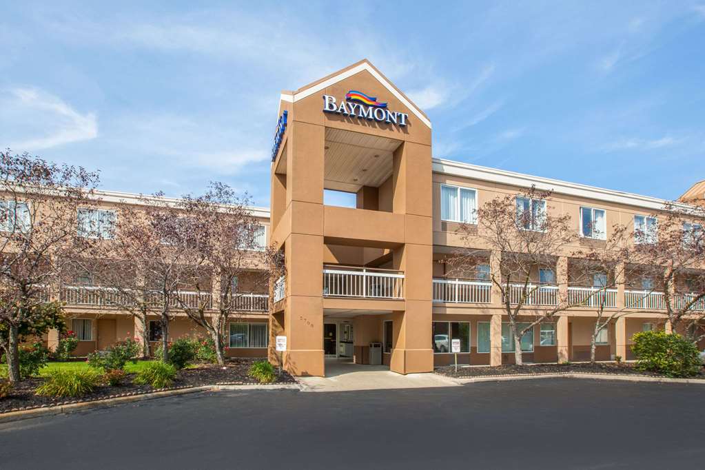 Baymont by Wyndham Canton - photo 2