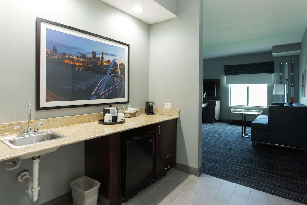 Hampton Inn & Suites Ankeny - photo 23