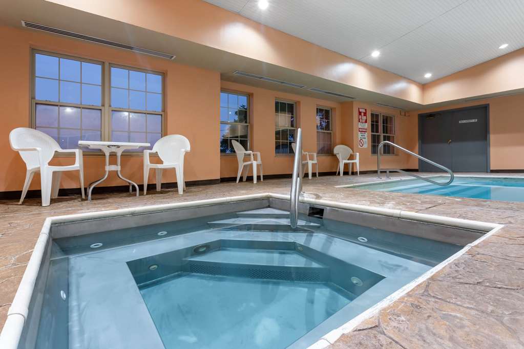 Ramada by Wyndham Sellersburg Louisville North - photo 12