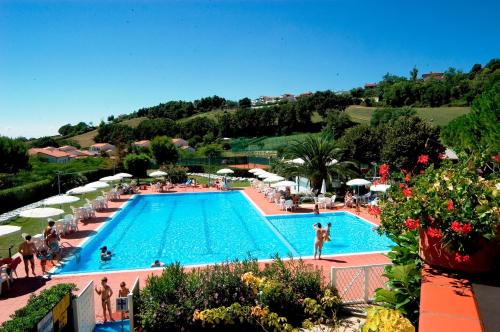 Villetta Trilocale Con Spiaggia E Piscina Incluse Taunus Vacanze Cod 473 in Numana, Italy