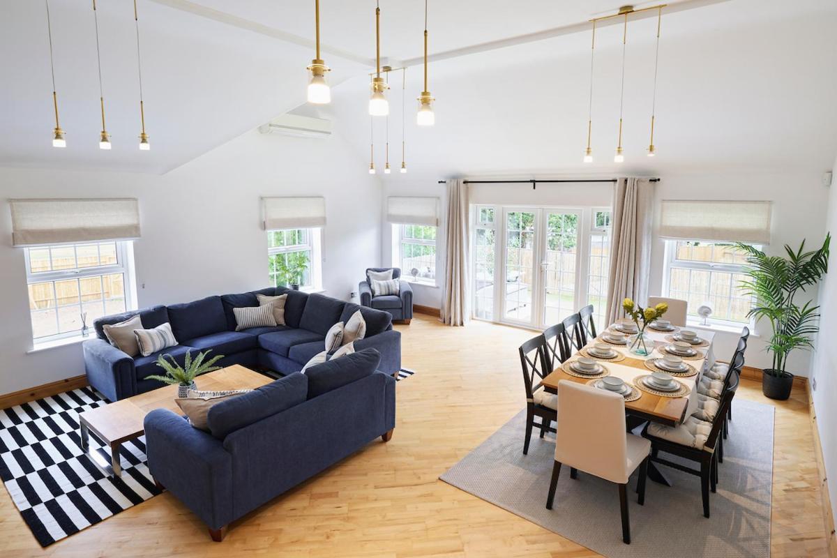 The Castleman 20697046 — Ferndown