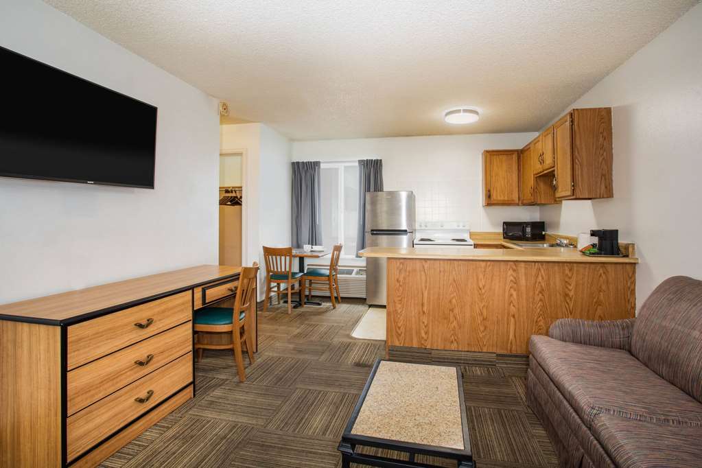 Travelodge by Wyndham Colorado Springs Airport Peterson SFB - photo 13