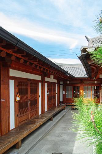 Jeonju Hanok View - carbon neutral hotel in Jeonju