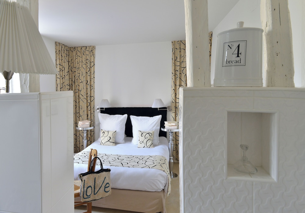 Logis Hotel Restaurant Les 3 Rois — Issoudun