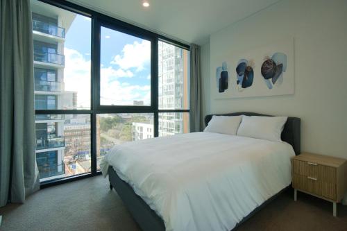Contemporary 3BR Paradise on Franklin Street — 4-Star Luxury Hotel in Adelaide, Australia