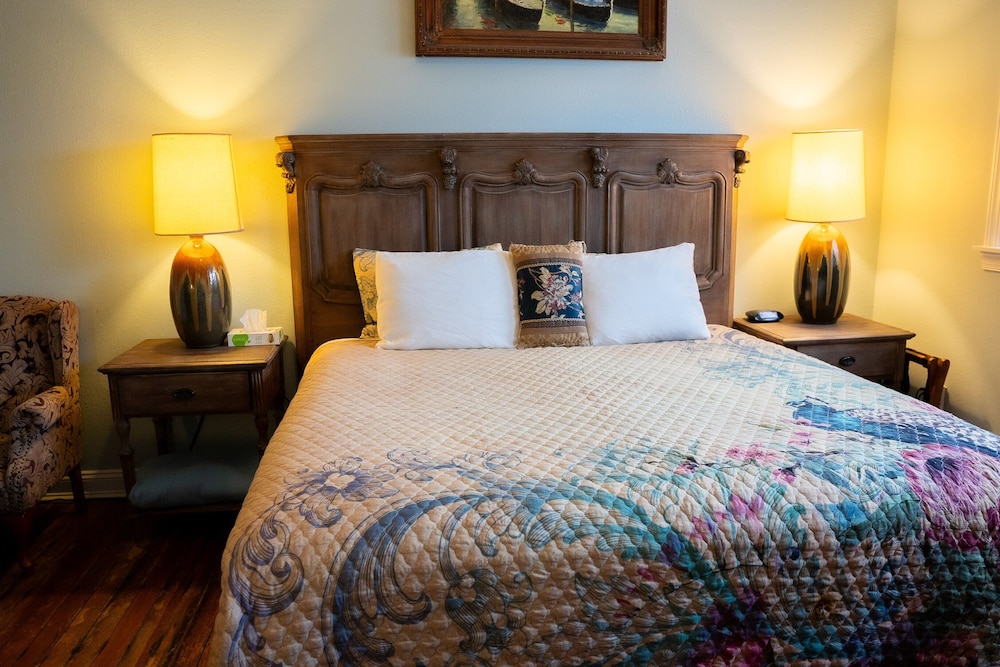 Oaak Tree Hotel - photo 94