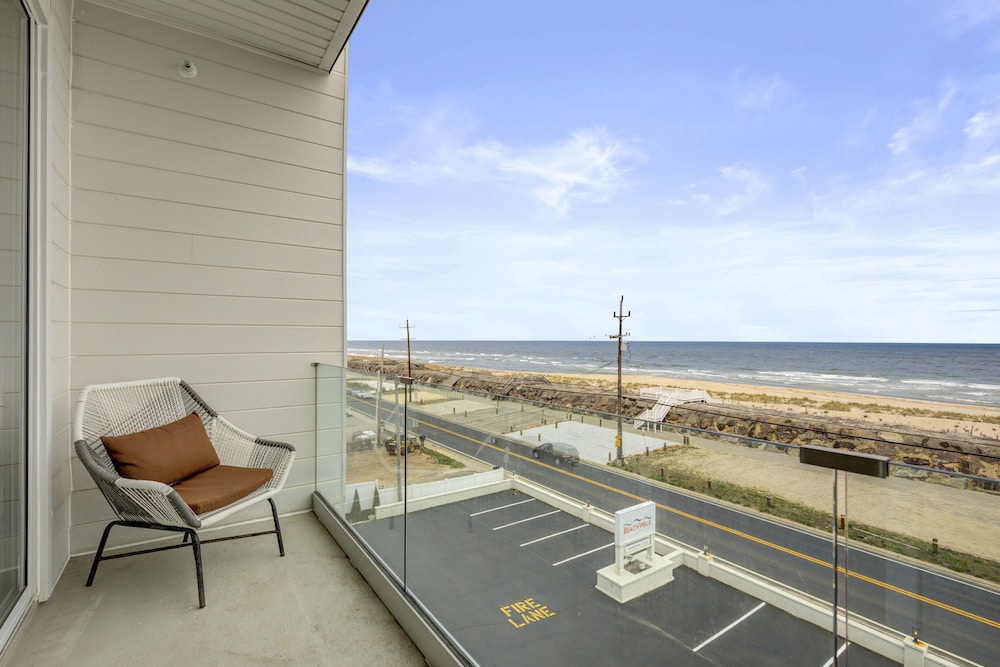 Beachwalk - photo 65