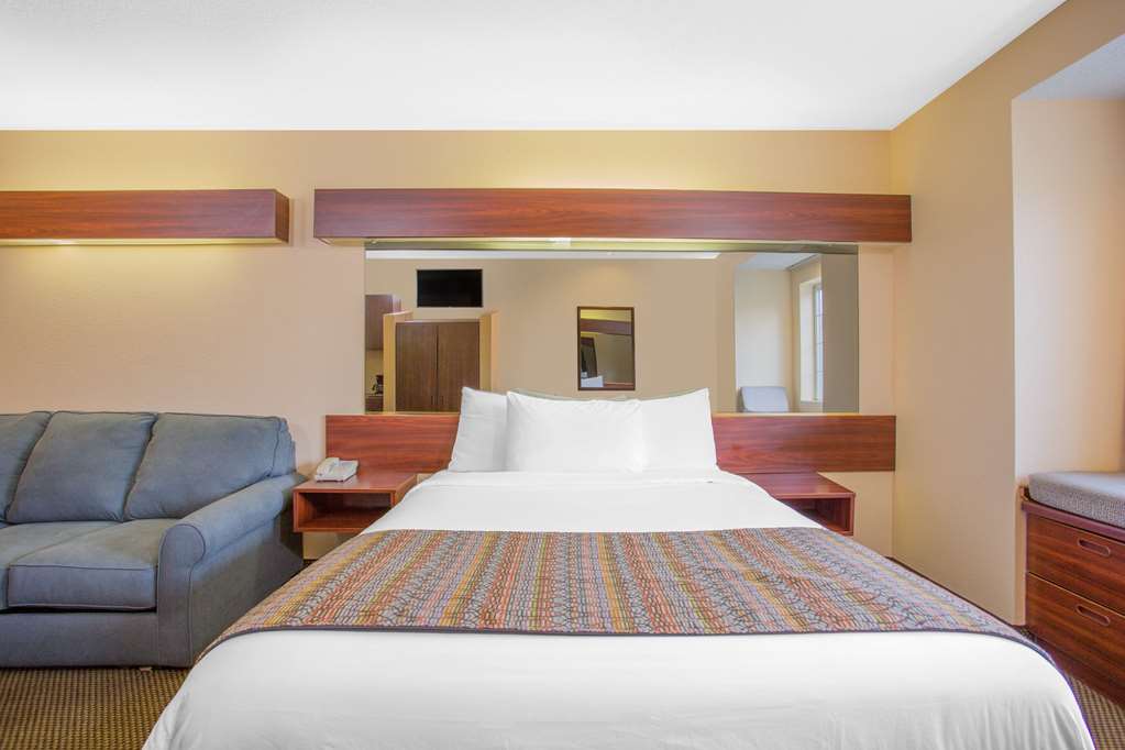 Microtel Inn & Suites by Wyndham Kannapolis Concord - photo 11