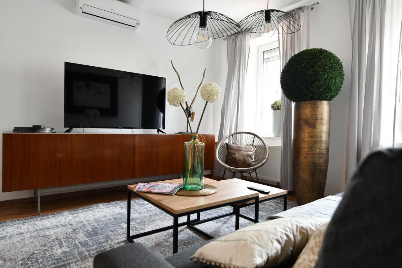 Heimat Floral Ferienhaus — 4-Star Luxury Hotel in Wadgassen, Germany