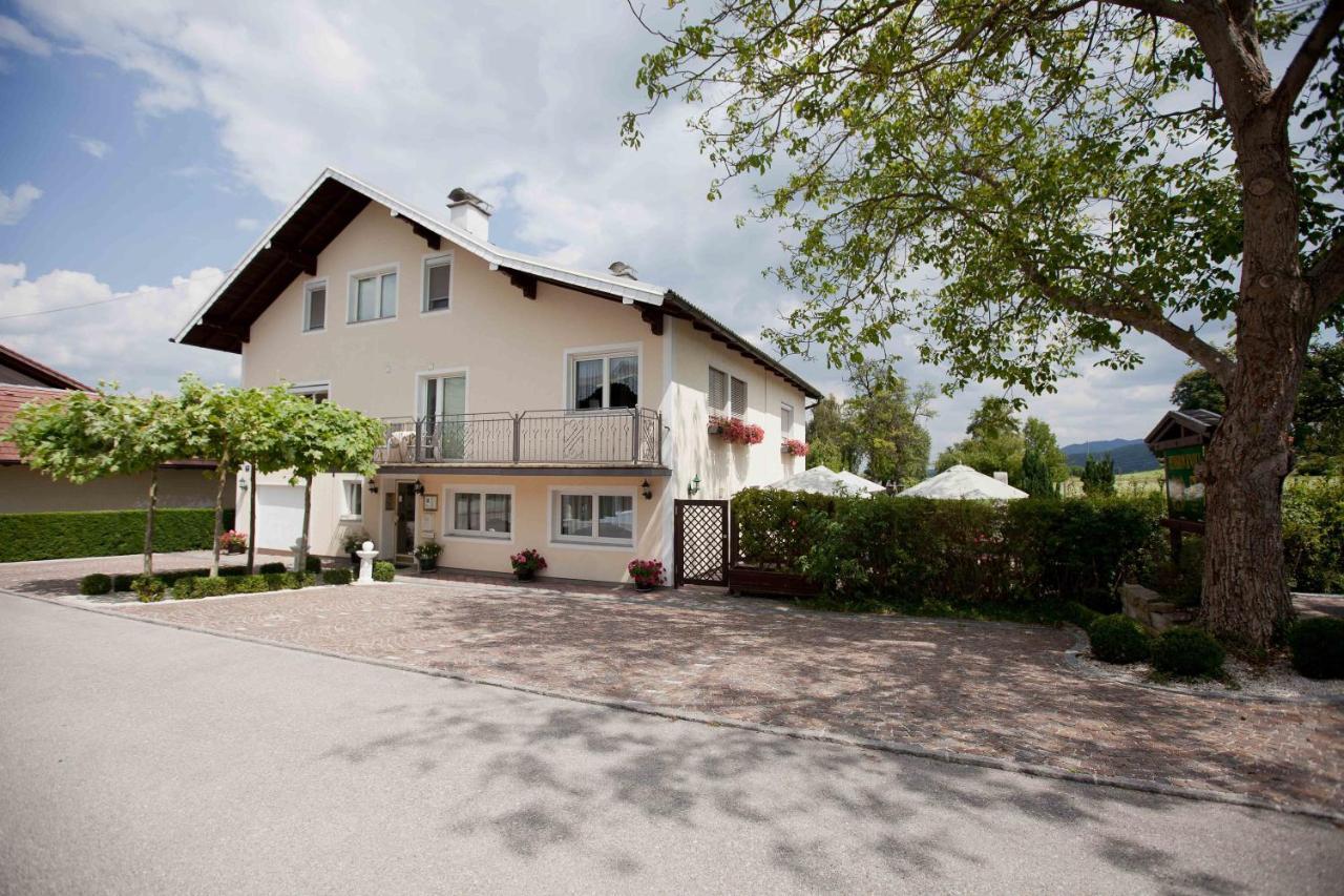 Pension Knoll — 4-Star Luxury Hotel in Schoerfling, Austria