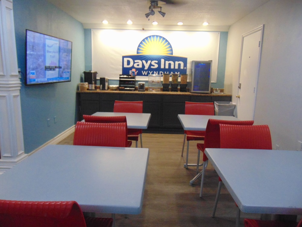 Days Inn by Wyndham Victorville - photo 10