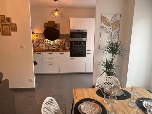 Snug & Cosy Proche Gare Partdieu Acces Facile Aeroport Et Eurexpo in Villeurbanne, France