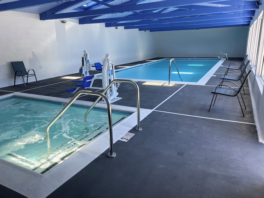Surf City Inn and Suites - photo 38