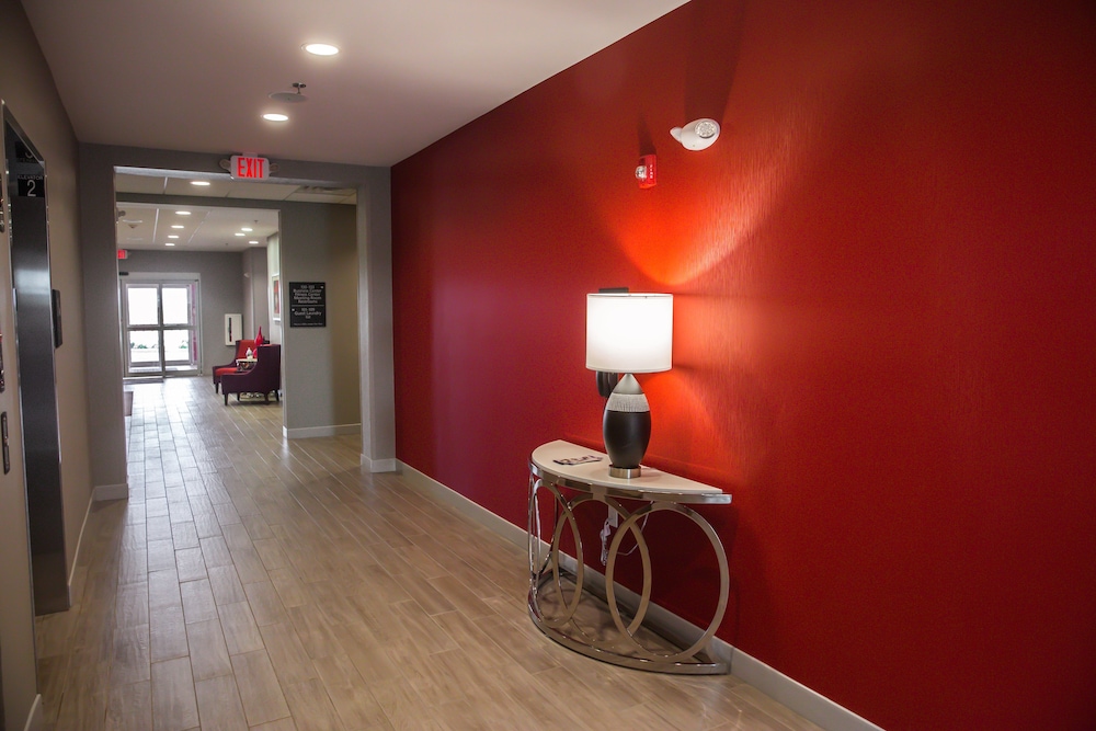 Hampton Inn Pontiac - photo 31