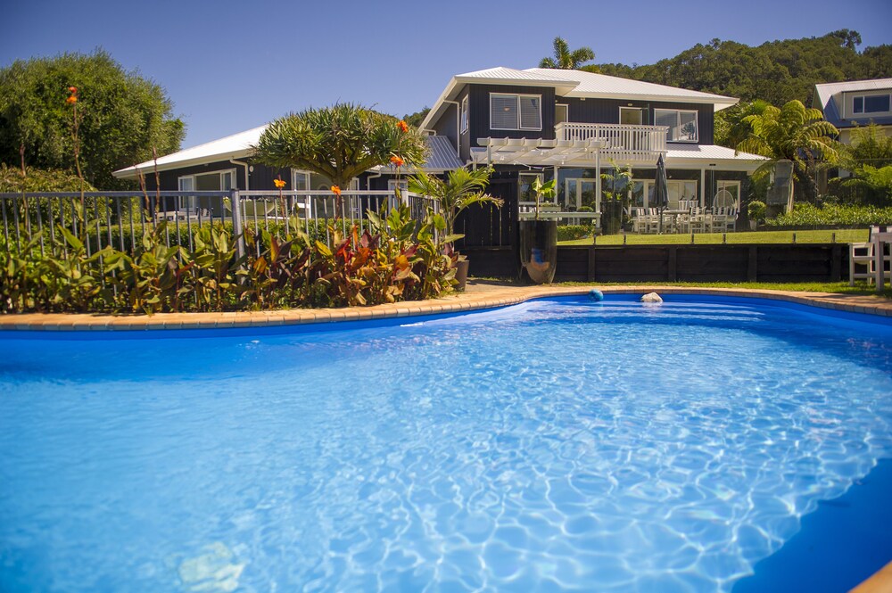 Hahei Bed and Breakfast — 4-Star Luxury Hotel in Whitianga, New Zealand