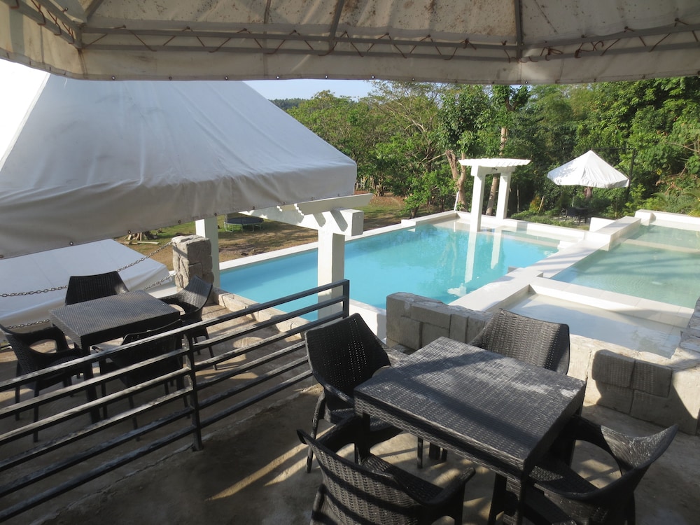 Vinewoods Resorts by Cocotel — hotel in Taal