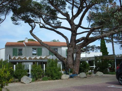 Logis Hôtel le Parasol — Ars-En-Re — photo 2