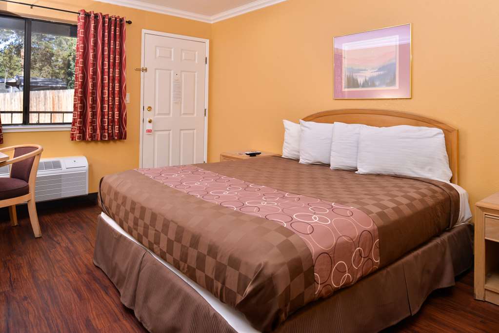 Americas Best Value Inn & Suites Clearlake Wine Country - photo 6
