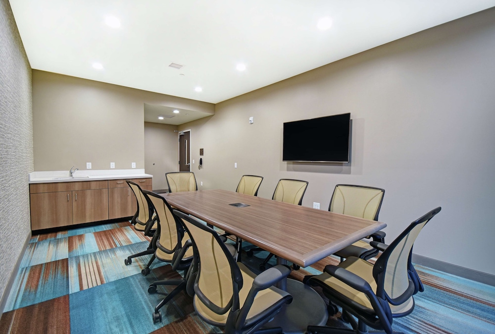 Home2 Suites by Hilton Beloit - photo 41