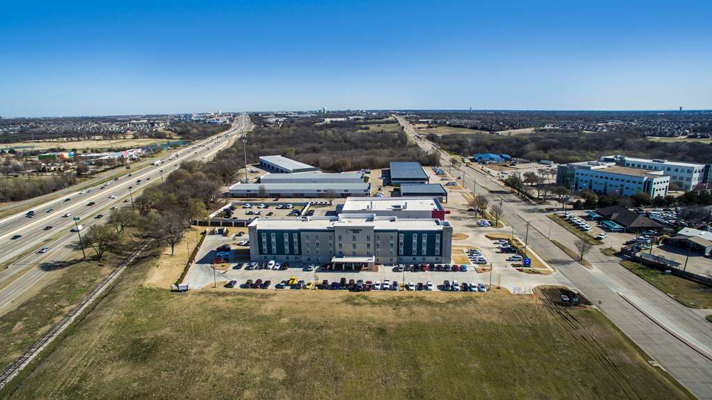 WoodSpring Suites Dallas Plano Central Legacy Drive - photo 13