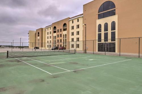 Beach Access and Views Dauphin Island Condo — 4-Star Luxury Hotel in Dauphin Island, United States