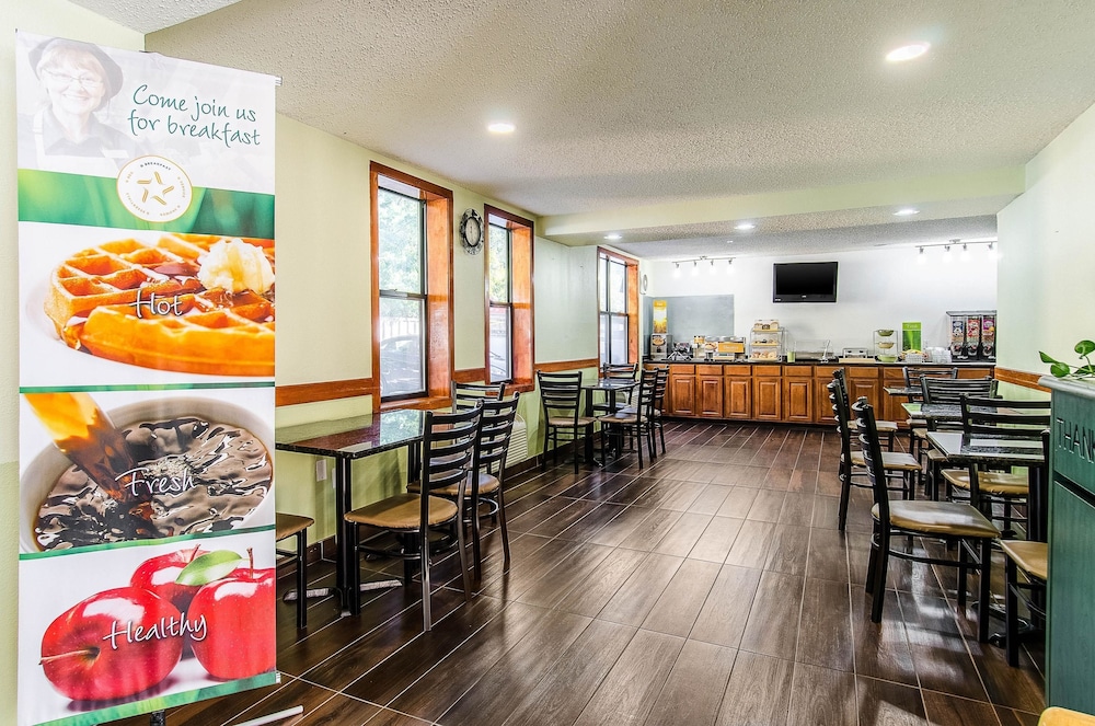 Red Roof Inn & Suites Middleborough - photo 23