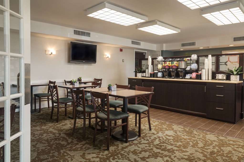 Ramada by Wyndham Boston - photo 18