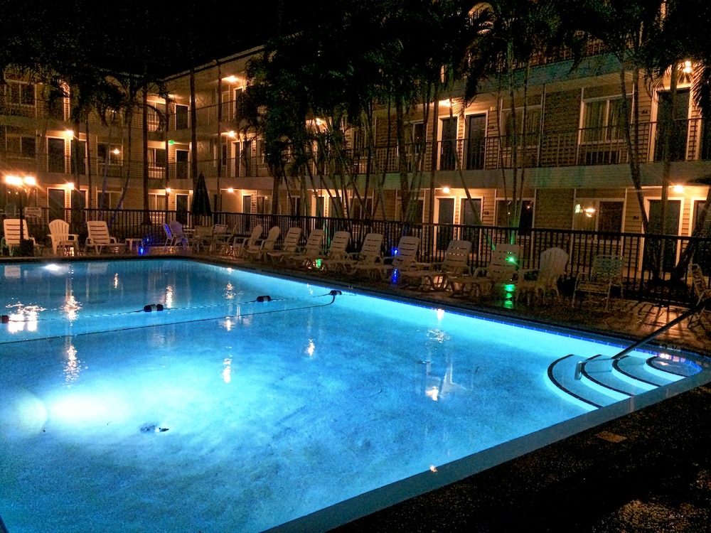 Lantern Inn & Suites — hotel in Sarasota