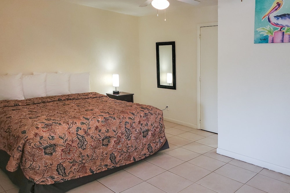 Captain's Table Hotel - photo 64