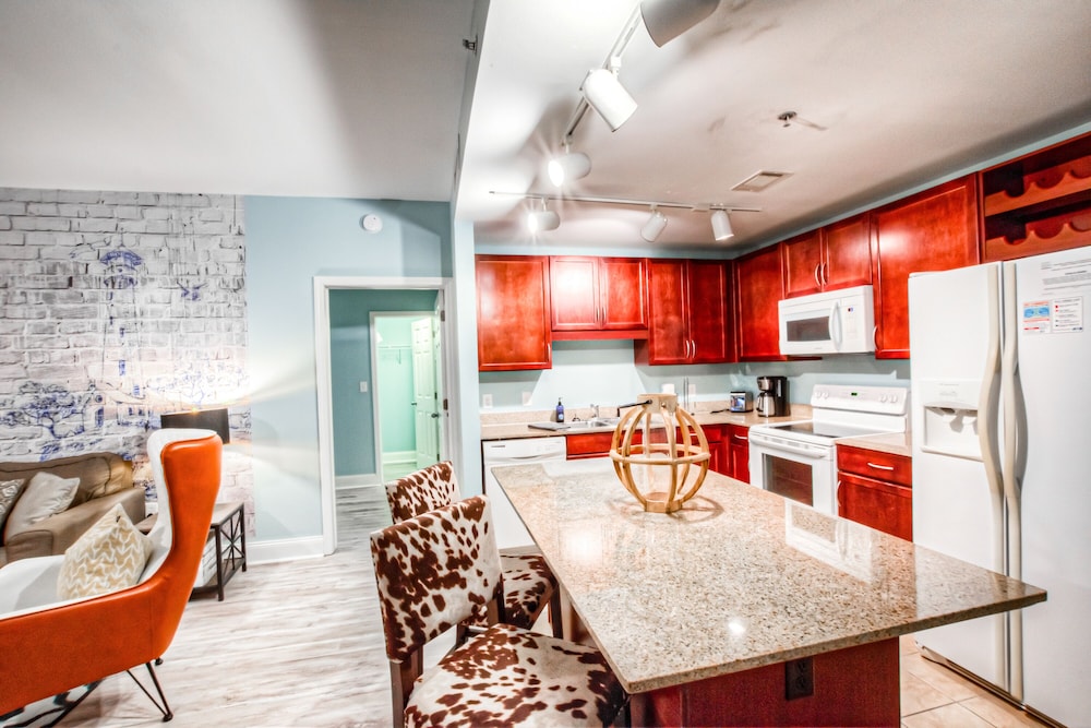 Laketown Wharf Resort by Aneliya's Rentals - photo 321
