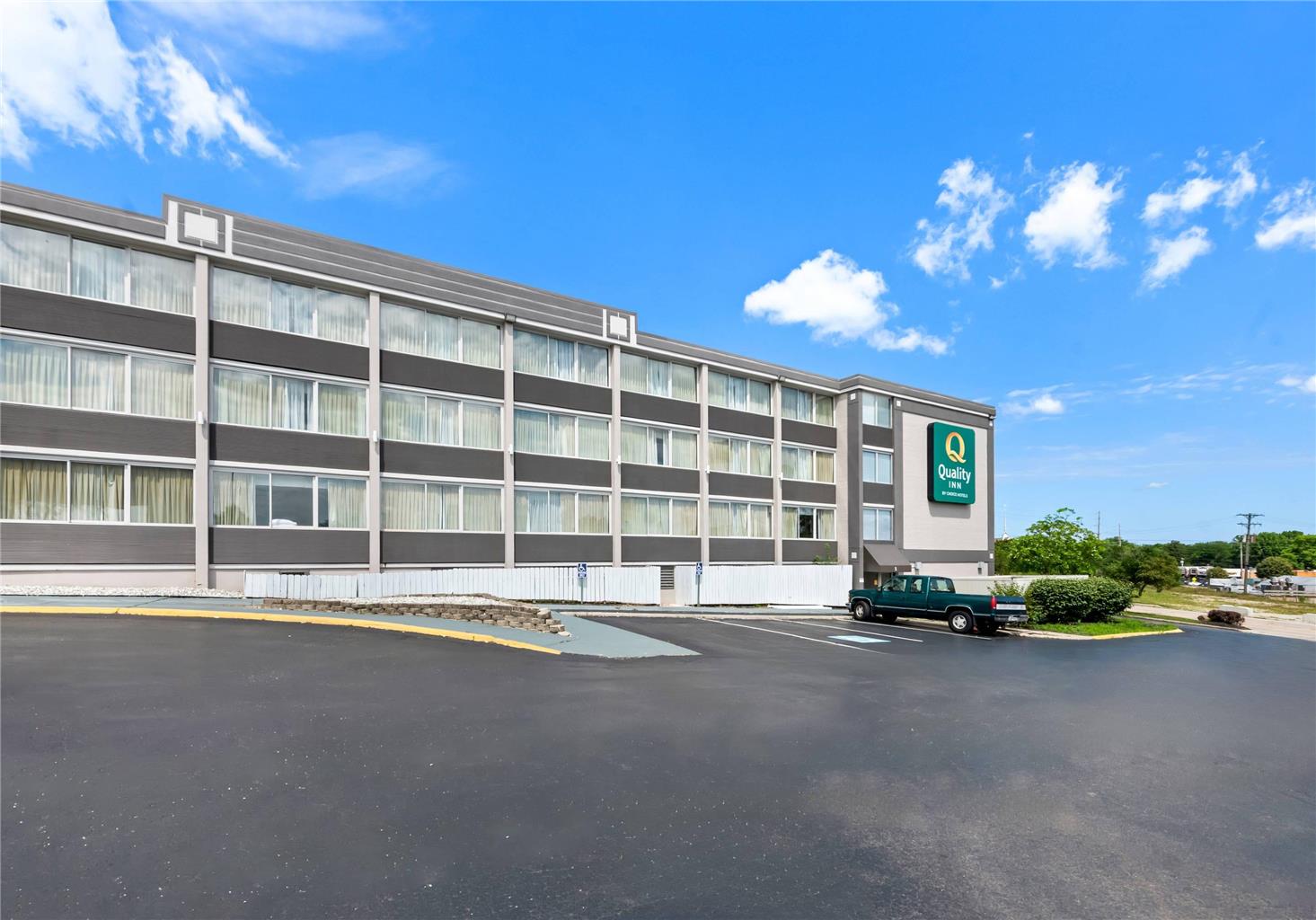 Quality Inn Dayton Airport - photo 4