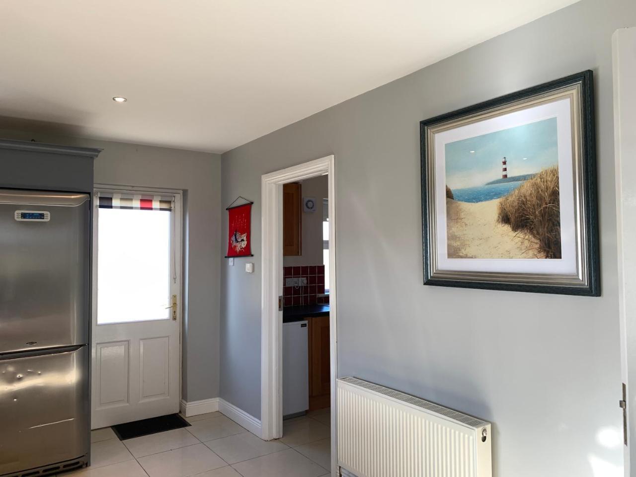 Seascape on the Edge of Town: 4 Beds All Ensuite.