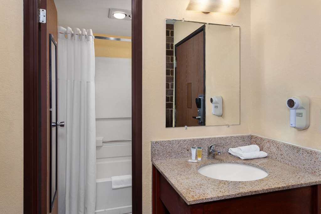 Days Inn by Wyndham Rockford I 90 Casino District - photo 26
