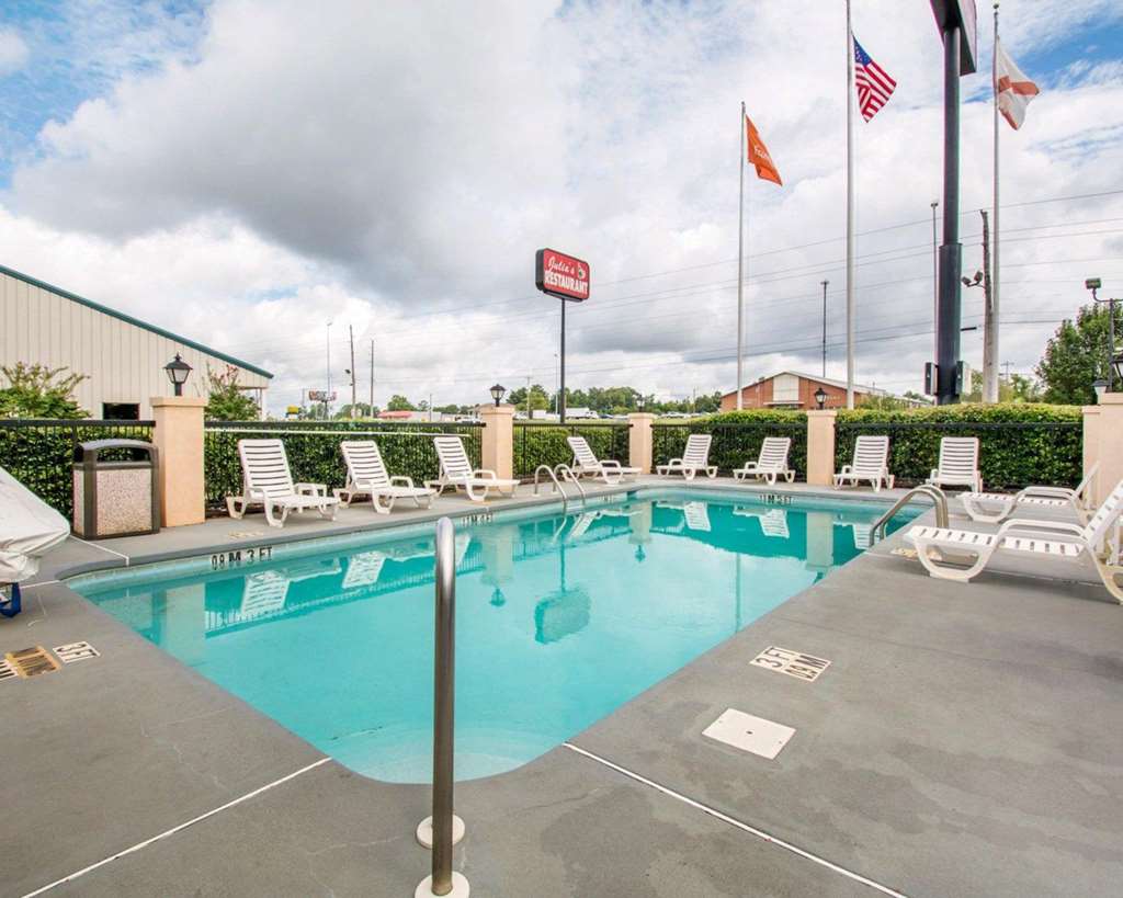 Econo Lodge Troy - photo 20