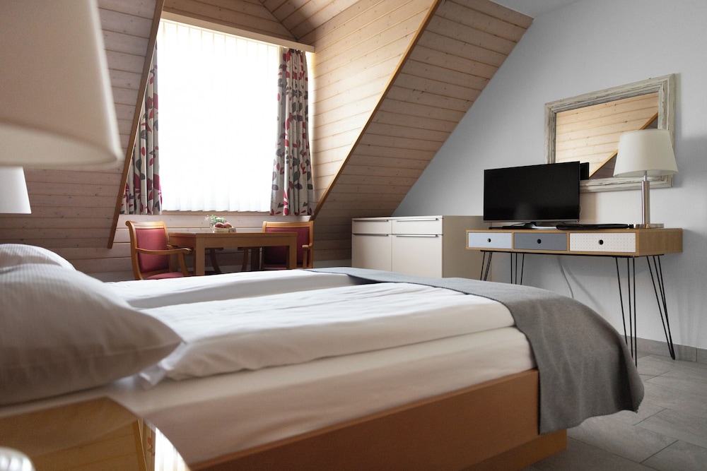 Hotel Schlössli Free Parking — 4-Star Luxury Hotel in Nidau, Switzerland