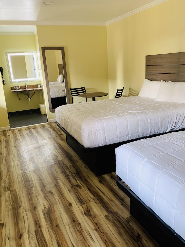 Central Coast Inn - photo 5