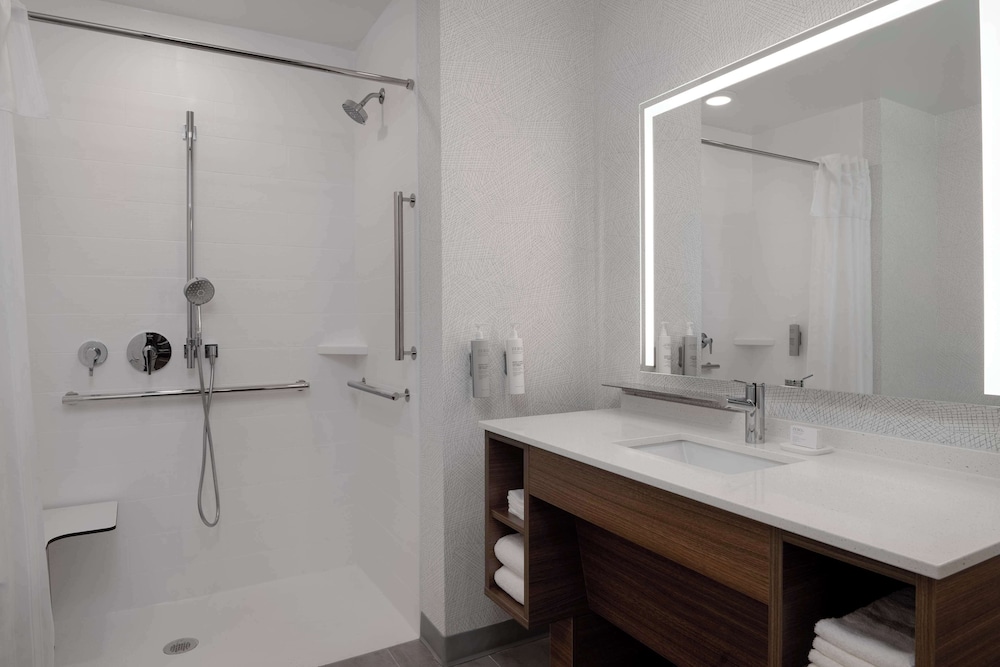 Home2 Suites by Hilton Sheboygan - photo 29