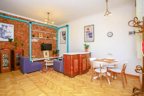 Wehost Loft next to the Freedom Square
