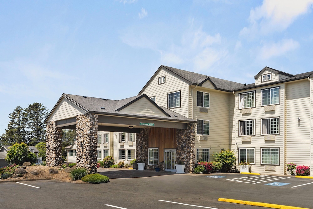 The Ashley Inn & Suites - photo 74