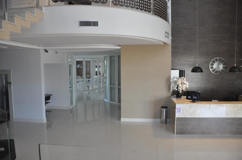 Kamur Plaza Hotel — hotel in Goianesia
