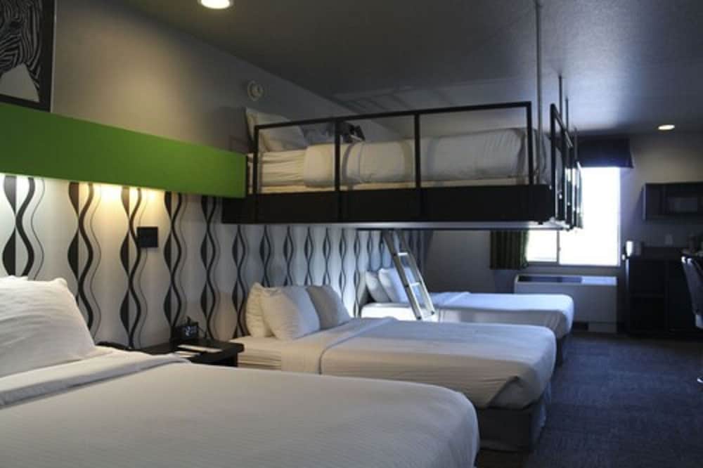 Metropolis Resort - photo 16