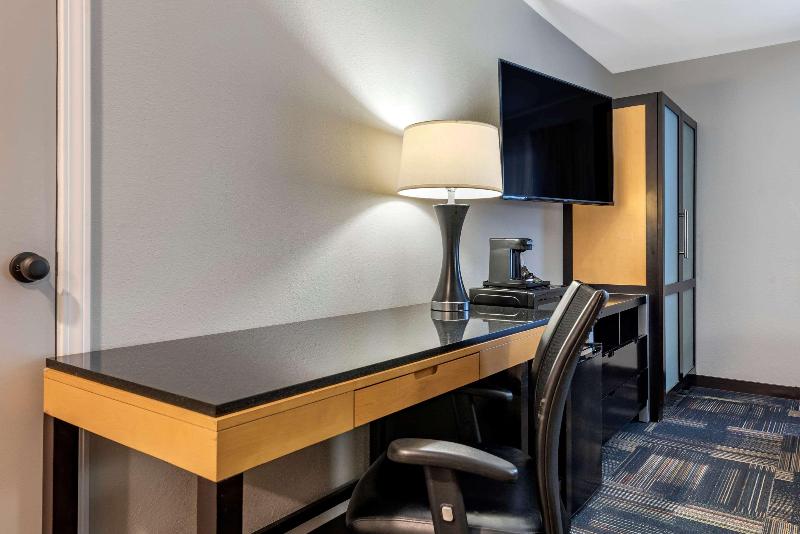 Quality Inn & Suites Evansville Downtown - photo 89