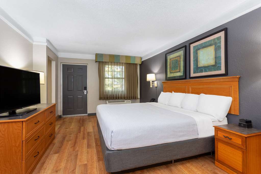 La Quinta Inn by Wyndham Pensacola - photo 14