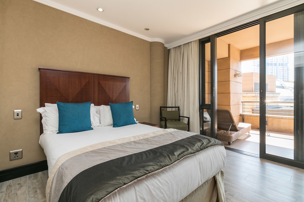 207 Raphael Penthouse — 4-Star Luxury Hotel in Johannesburg, South Africa