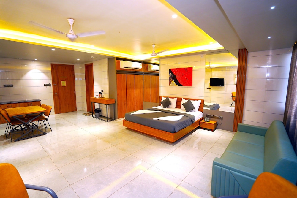 Hotel Sunshine - last minute hotel in Rajkot