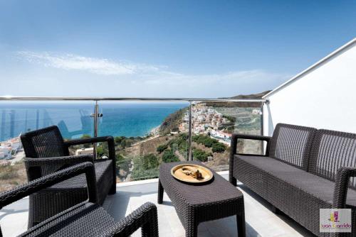 Fenster zum Meer in Nerja, Spain
