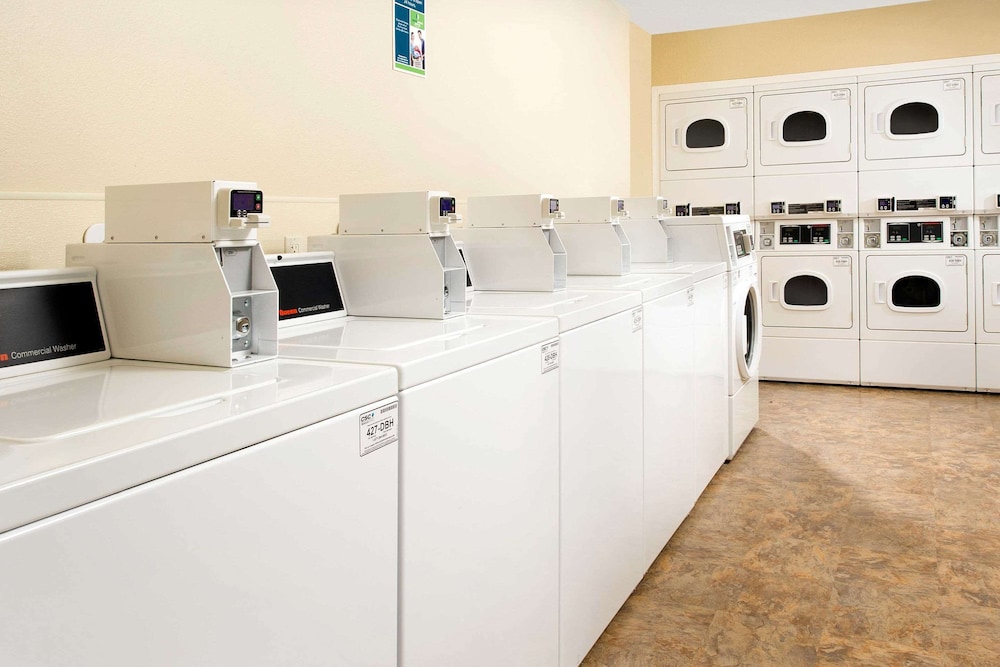 WoodSpring Suites Chicago Romeoville - photo 15