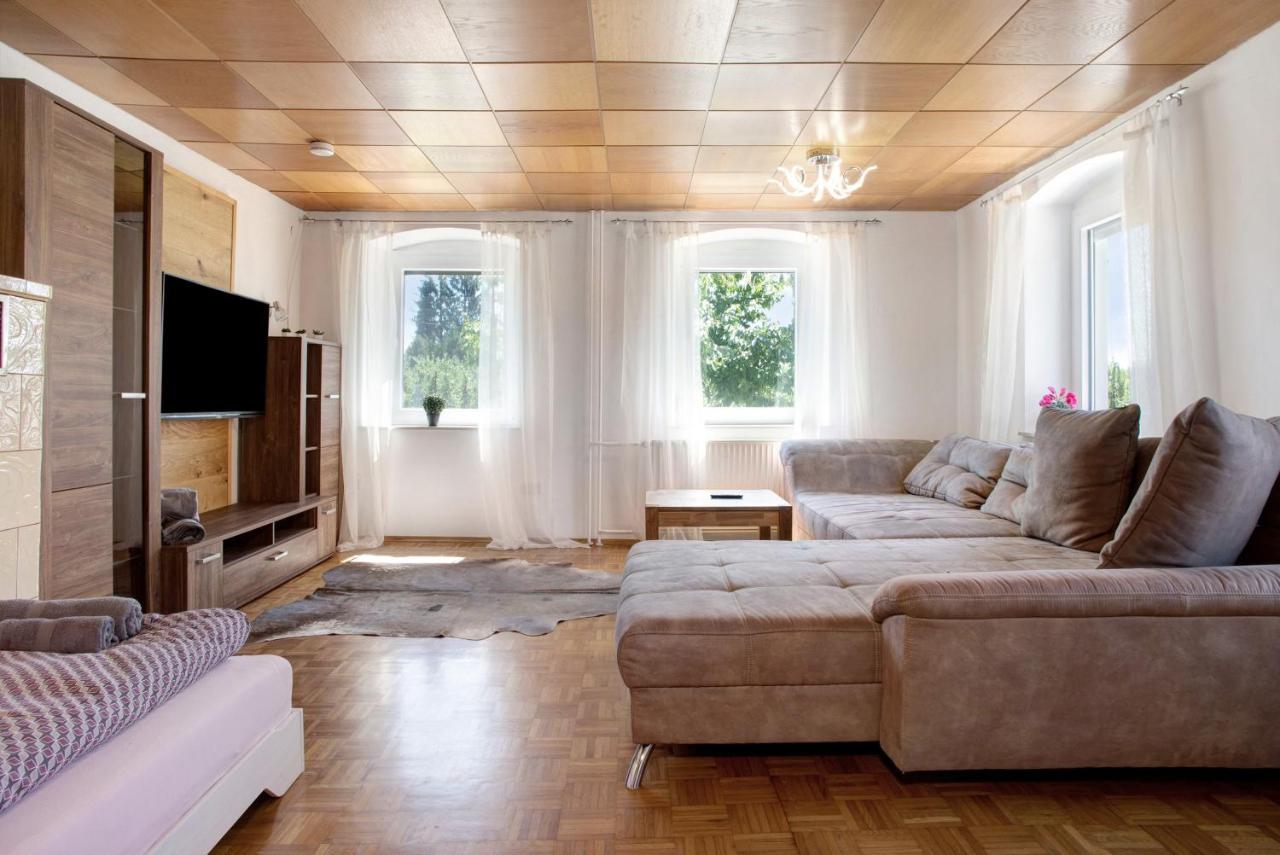 Bauernhofwohnung Friedrichshafen — 4-Star Luxury Hotel in Friedrichshafen, Germany