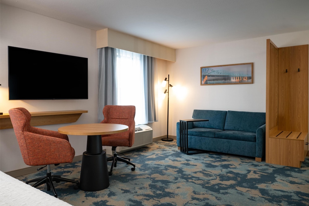 Hampton Inn & Suites La Crosse Downtown - photo 21