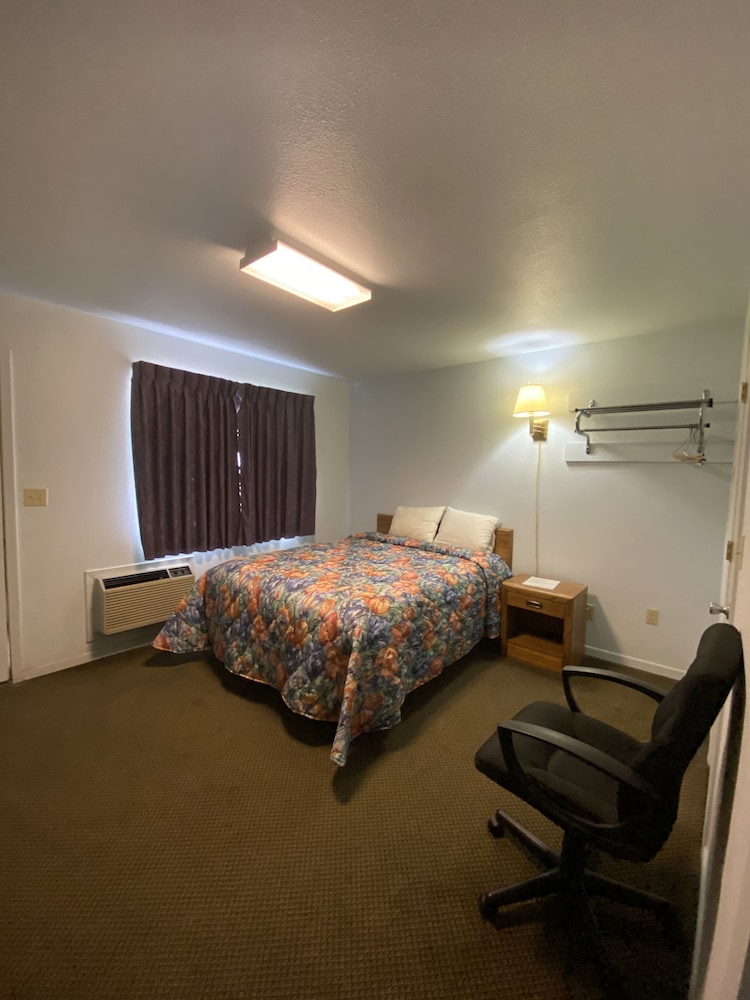 Regency Inn Comanche - photo 16